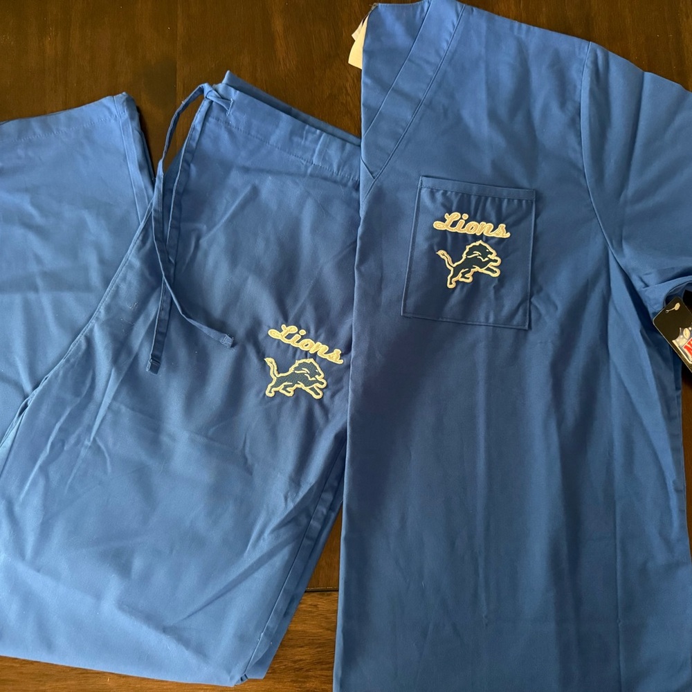 NWT Detroit Lions NFL Team Apparel Blue Scrub set SIZE L